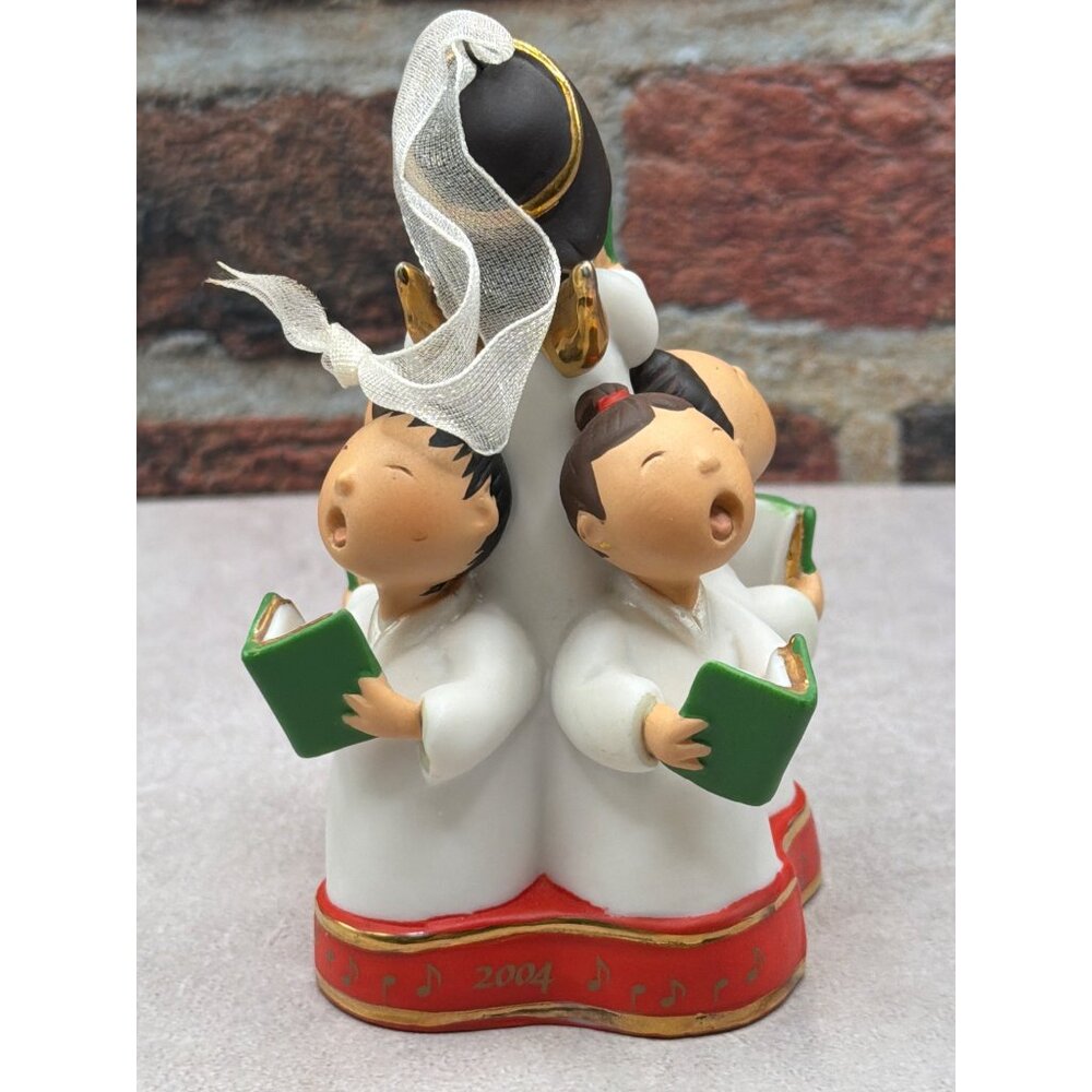 Hallmark Keepsake Ornament 2004 "Al Mundo Paz!" Featuring Choir Of Children - Picture 5 of 8